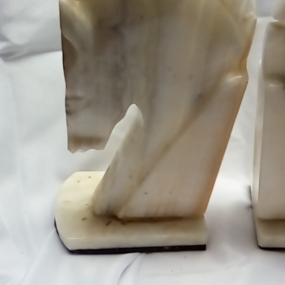 Marble or alabaster white horse head bookends, USED minor chip and repairs good - Picture 2 of 8
